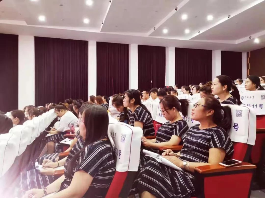 現(xiàn)在進行時態(tài)導入_現(xiàn)在進行時講課怎么引入_現(xiàn)在進行時的幽默導入