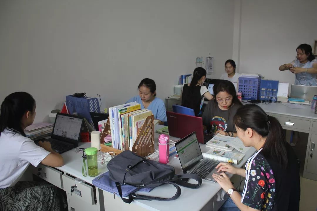 現(xiàn)在進行時的幽默導入_現(xiàn)在進行時講課怎么引入_現(xiàn)在進行時態(tài)導入