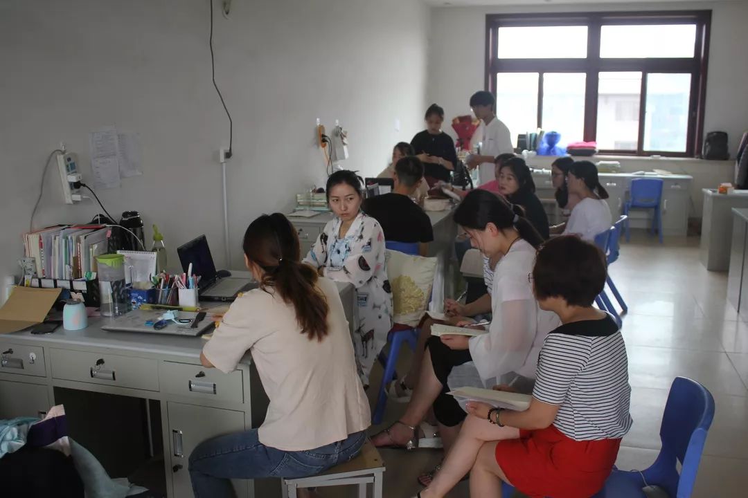 現(xiàn)在進行時態(tài)導入_現(xiàn)在進行時講課怎么引入_現(xiàn)在進行時的幽默導入