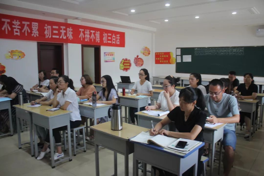 現(xiàn)在進行時態(tài)導入_現(xiàn)在進行時的幽默導入_現(xiàn)在進行時講課怎么引入