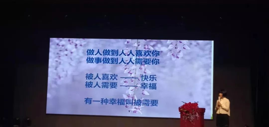 現(xiàn)在進行時講課怎么引入_現(xiàn)在進行時態(tài)導入_現(xiàn)在進行時的幽默導入